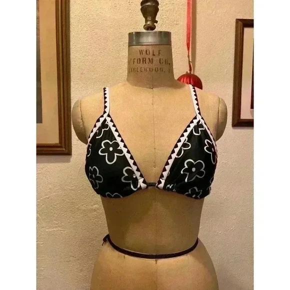 BIKINX Ditsy Floral Adjustable Straps Swimsuit Bikini Top Black White NWT Size L - Picture 3 of 12